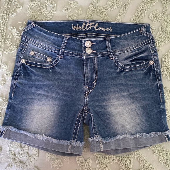 Wallflower Juniors Size 3 Denim Blue Jean Shorts - Picture 1 of 7